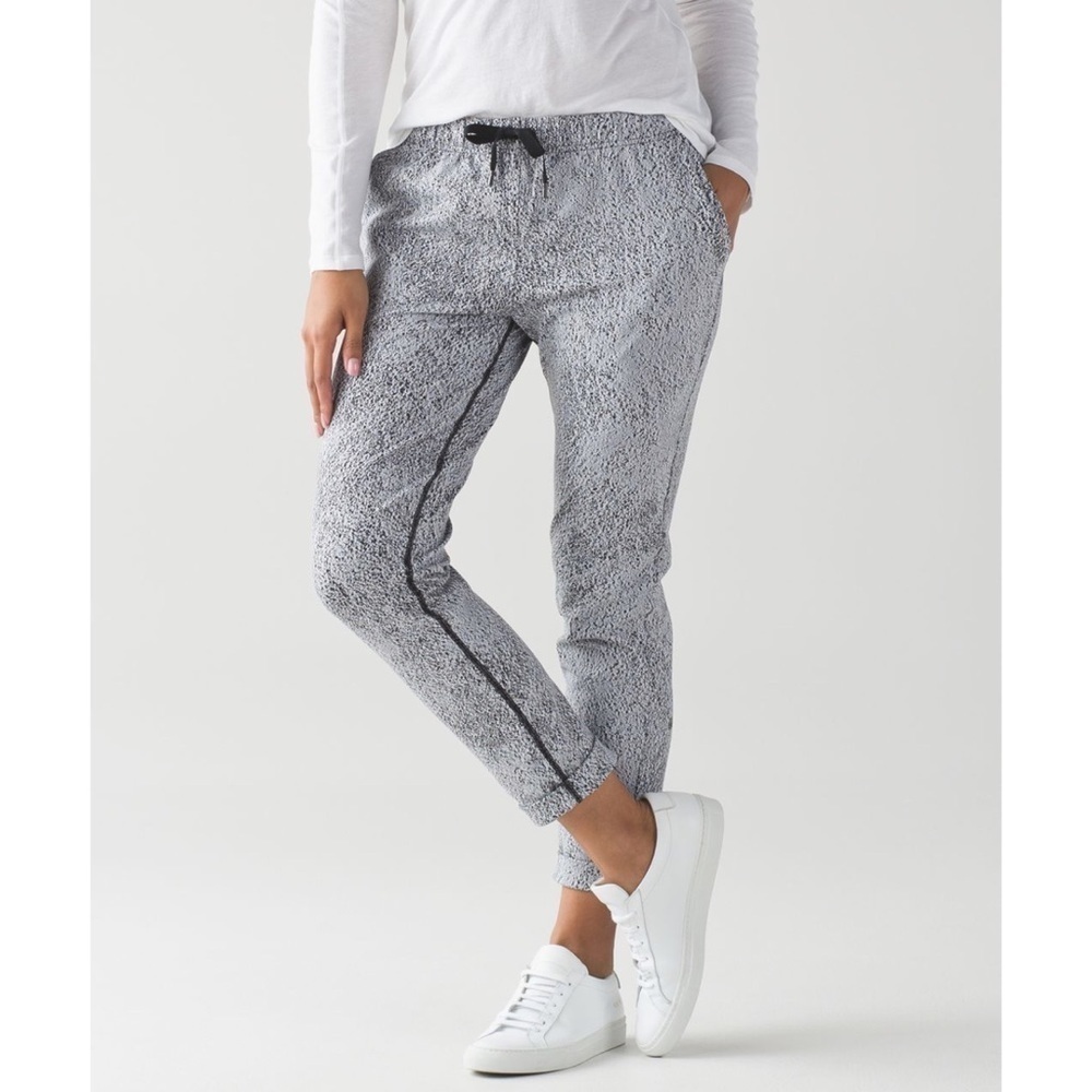 Lululemon Jet Pant Power Luxtreme Spray Jacquard White Black size 4
